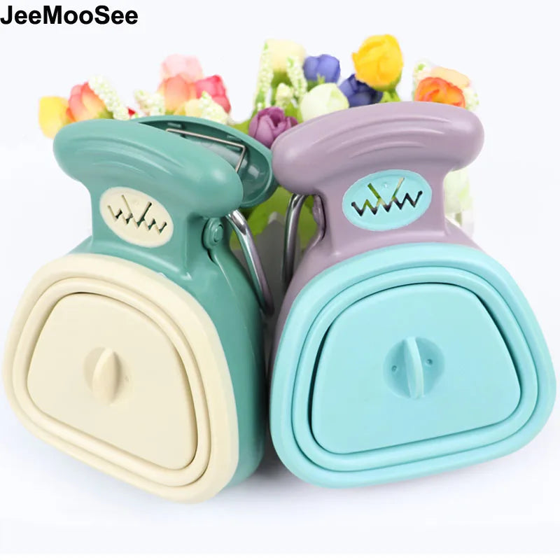 Pegador Dobrável com Porta-Sacos – Coletor Higiênico para Fezes de Cães